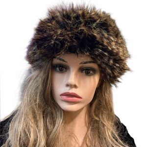Parkhurst Faux Fur Hat in Black and Brown